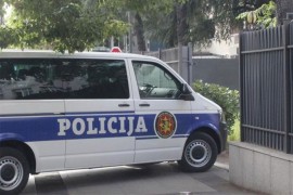 Policija traga za kolegom, ranio ženu
