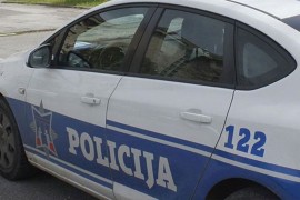 Zabio se u potporni zid i poginuo, auto potpuno smrskan