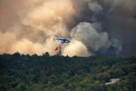 Stanje na Krasu kritično, požar se vidi iz svemira