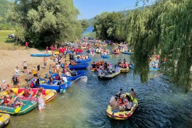 Rafteri uživali u vožnji rijekom Sanom
