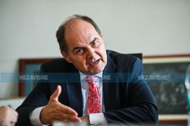 Hrvati se uzdaju u Šmita, Bošnjaci se spremaju za proteste