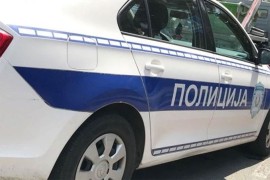 Kombi se zakucao u kamion, poginula dva muškarca