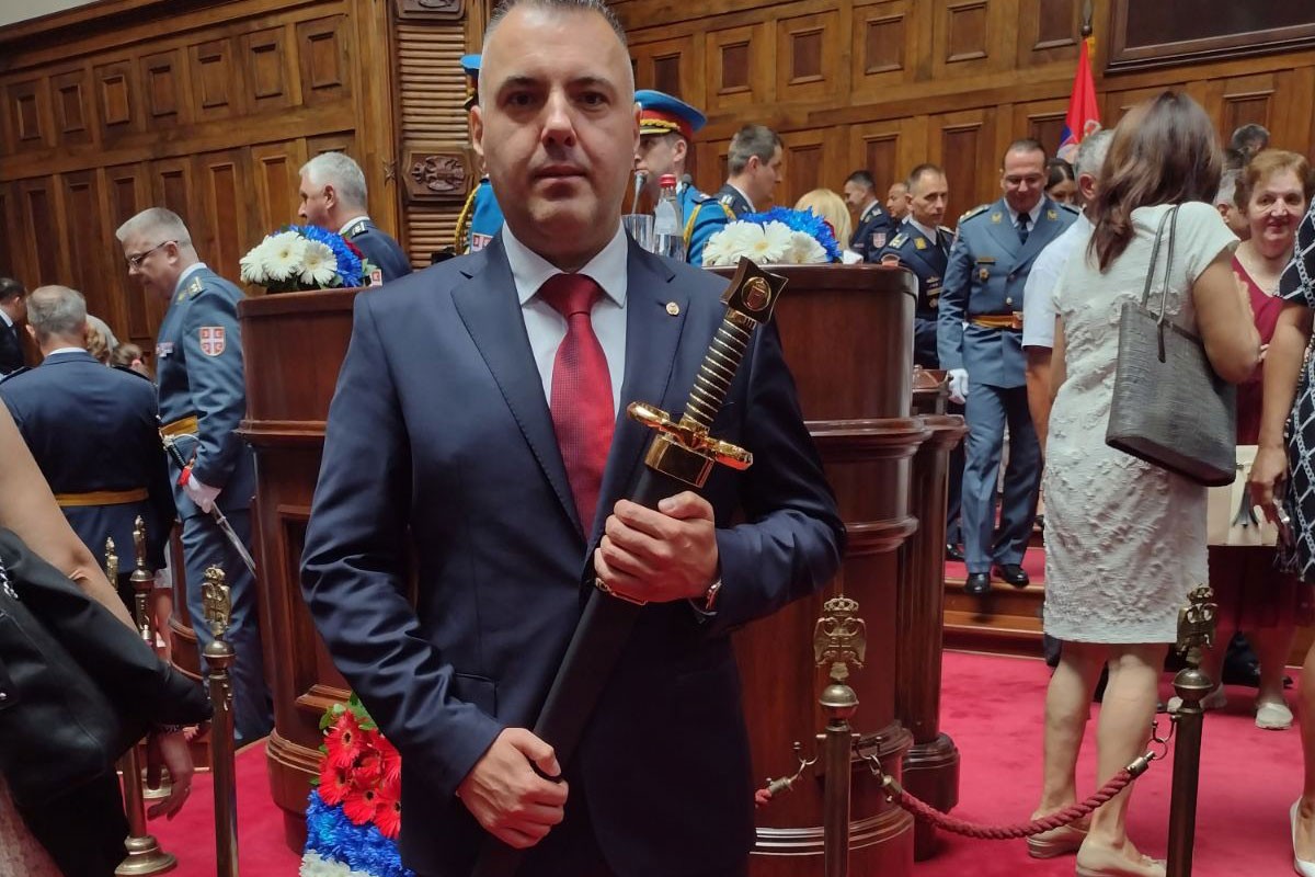 Vidoviću uručen mač: Podsjetnik da se borimo za dobro srpskog naroda