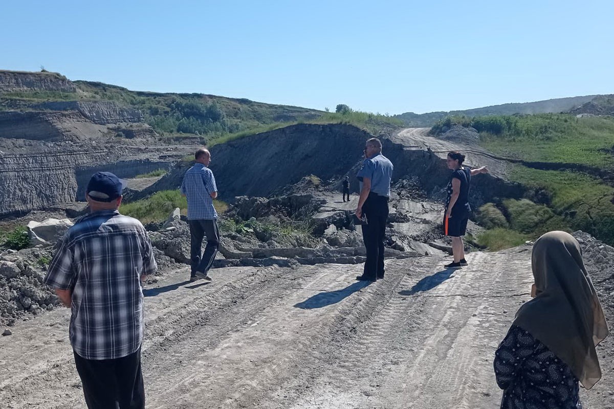 Mještani strahuju da će im klizište progutati ljetinu