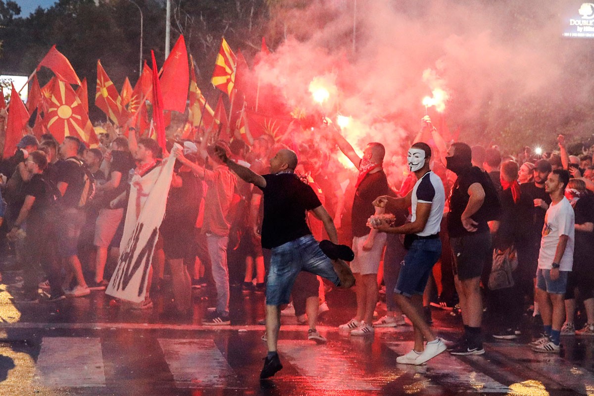 Epilog protesta u Skoplju: Povrijeđeno 47 policajaca, dva teško