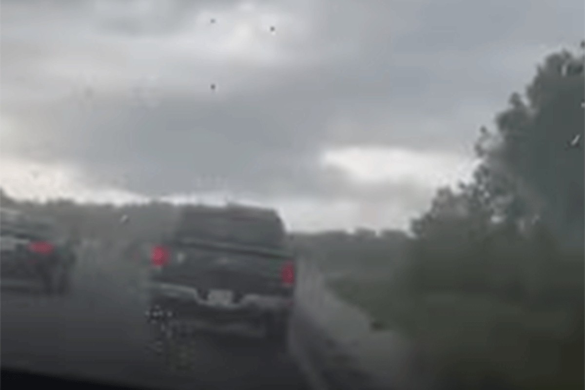 Kako izgleda kada grom udari u auto