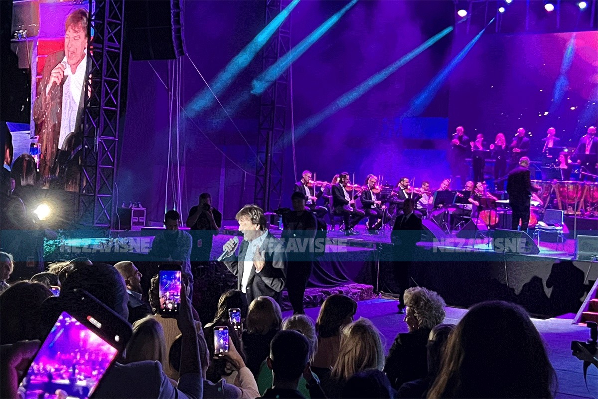 Čola uz pratnju simfonijskog orkestra na Kastelu stvara muzičku magiju