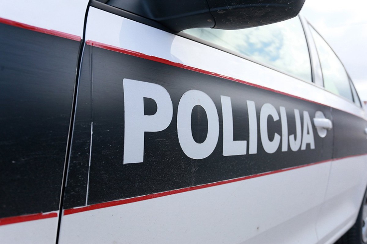 Povrijeđeni vozač i saputnik u padu sa motocikla