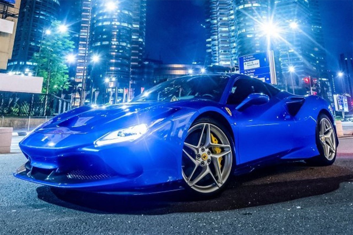 Ferrari "proletio" kroz tunel 360 km/h