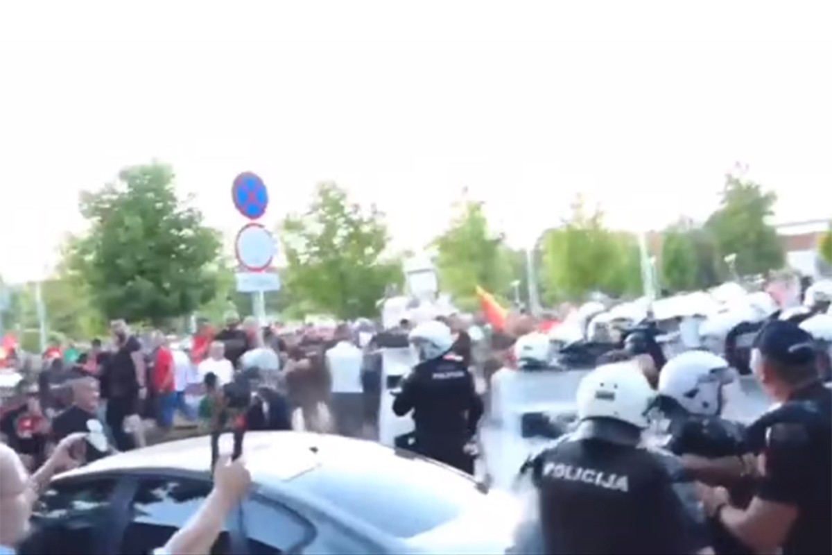 Nemiri u Nikšiću, policija bacila suzavac