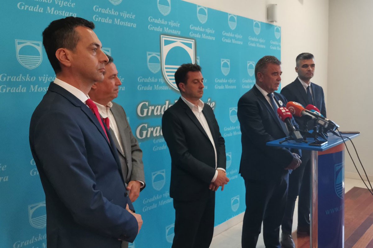 Budak istjeran iz Mostara, Šantić se vraća u rodni kraj