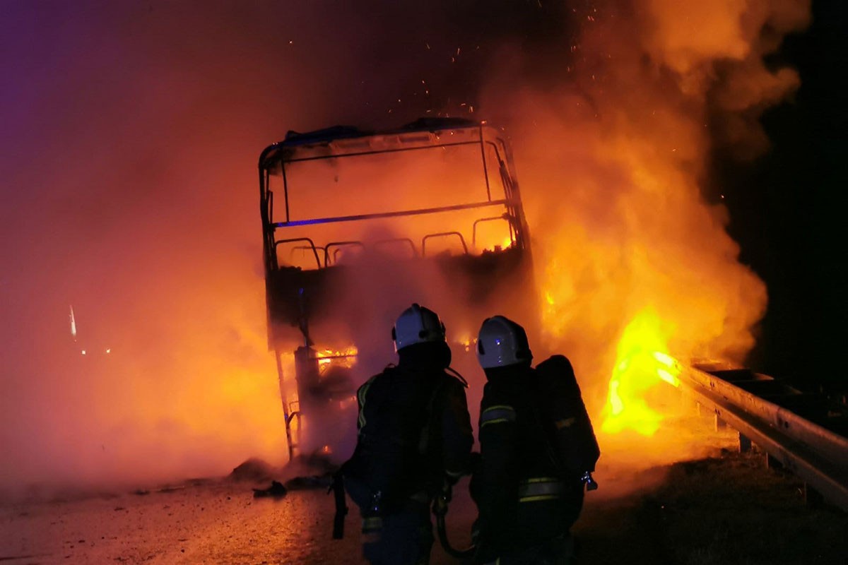 Na auto-putu kod Varaždina izgorio autobus