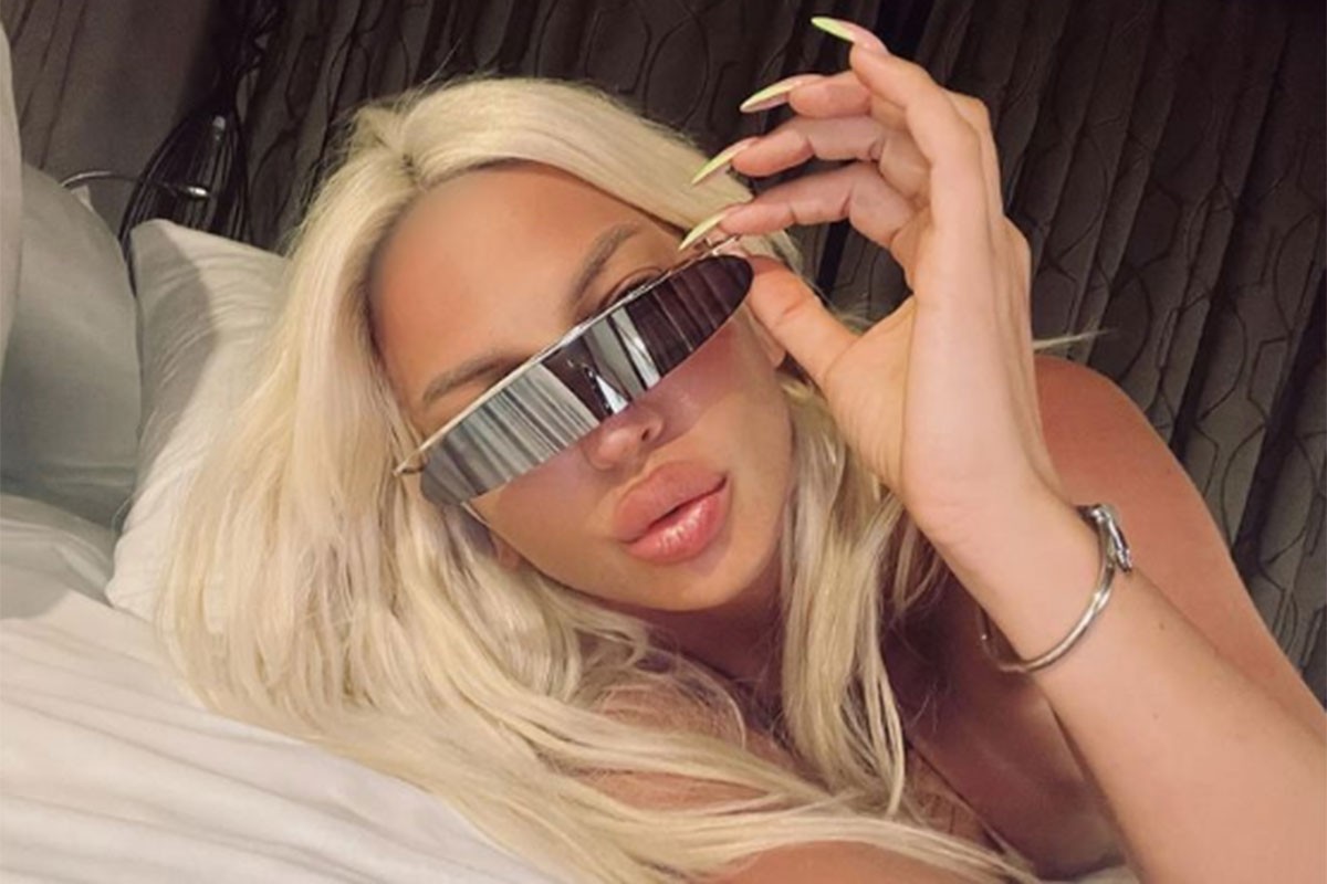Jelena Karleuša provokativnom kombinacijom zbunila fanove