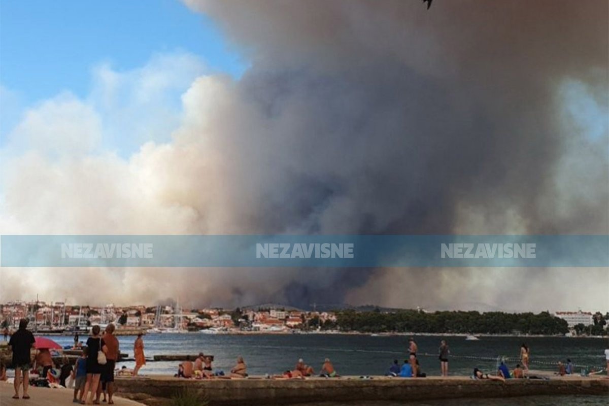 Požar na Jadranu odnio 30 kuća