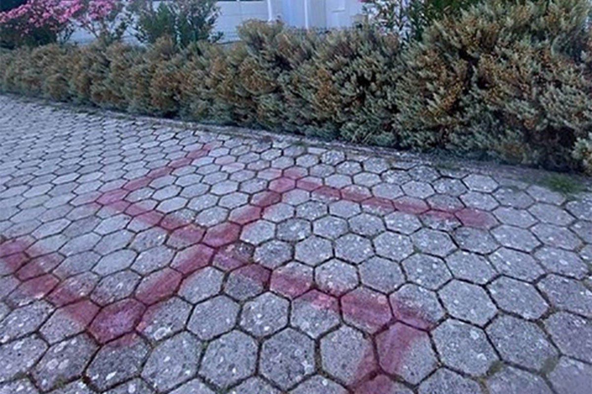 Jevrejsku djecu dočekala svastika pred hotelom u Hrvatskoj