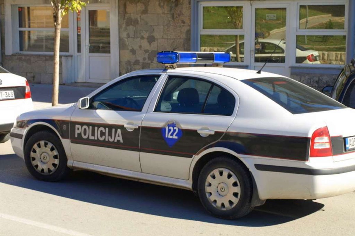Mladić bokserom tukao maloljetnu djevojku, davio je i ujedao