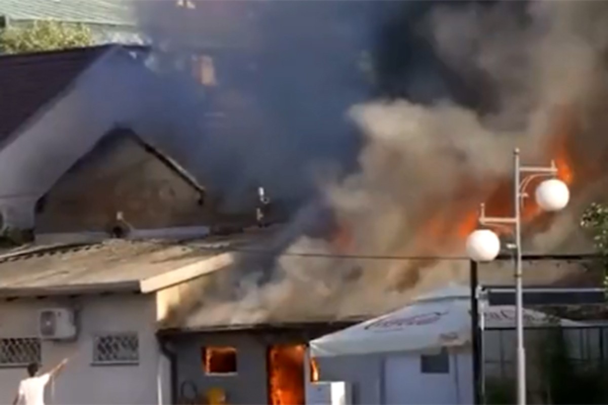 Veliki požar u centru Valjeva, gori šest lokala