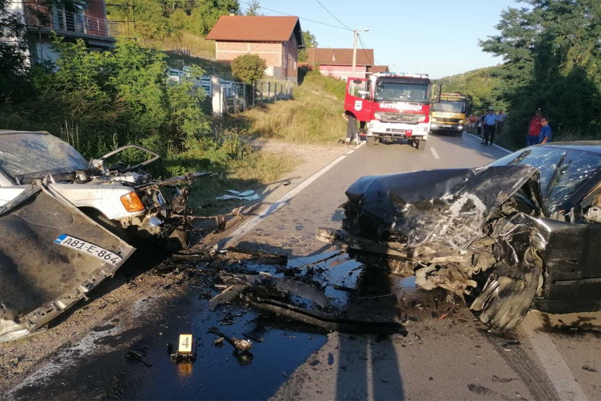 Težak udes u Saračici, reagovali vatrogasci