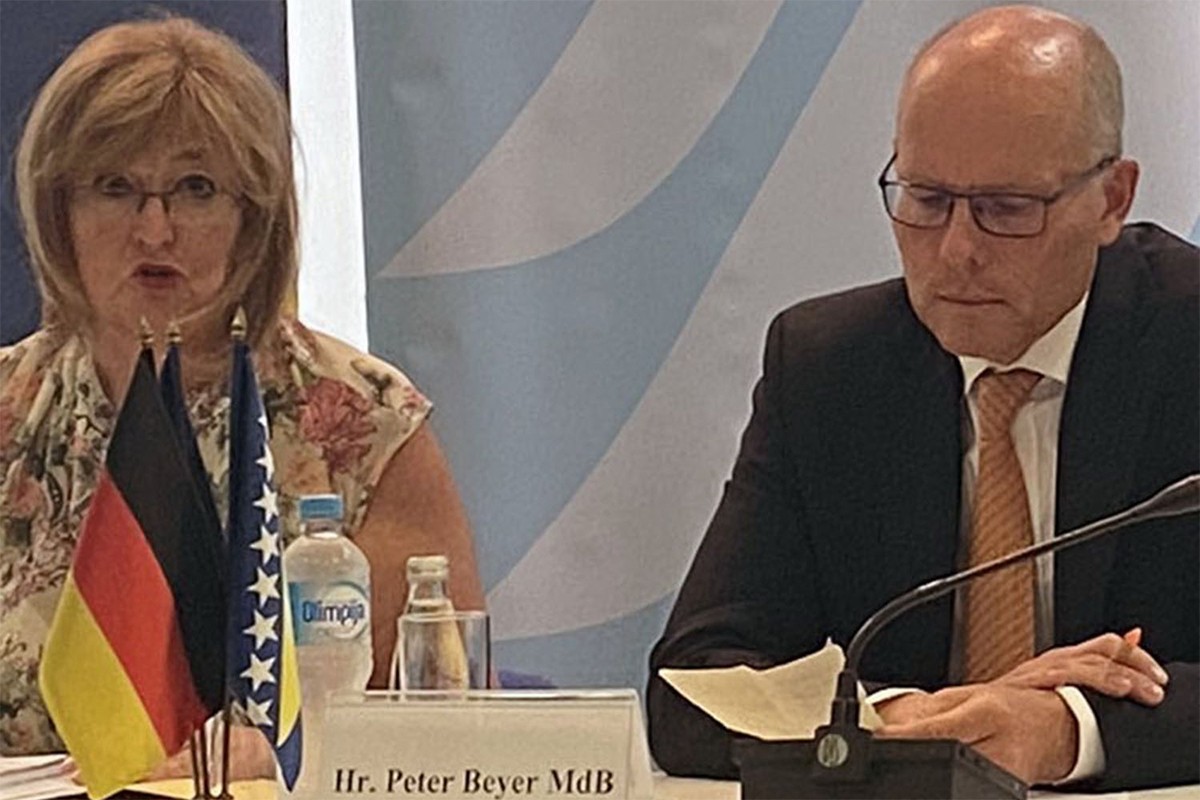 Bajer: BiH potrebna EU, ali kandidatski status niko ne može dobiti tek tako