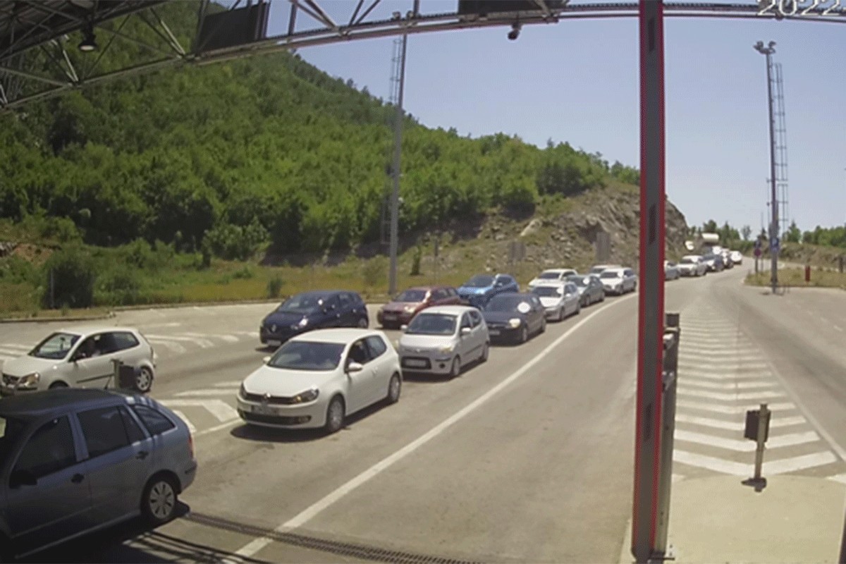Duge kolone na prelazima Gradiška, Zupci i Bijača