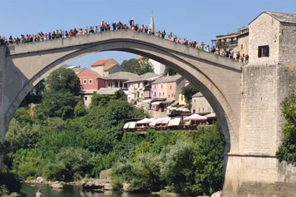 Izmjereno 50 stepeni Celzijusovih ispod Starog mosta u Mostaru
