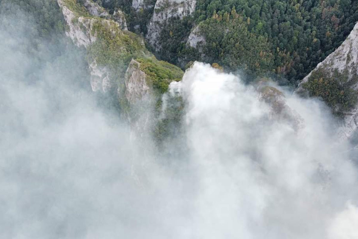 Teška borba sa vatrenom stihijom u kanjonu Hrčavke