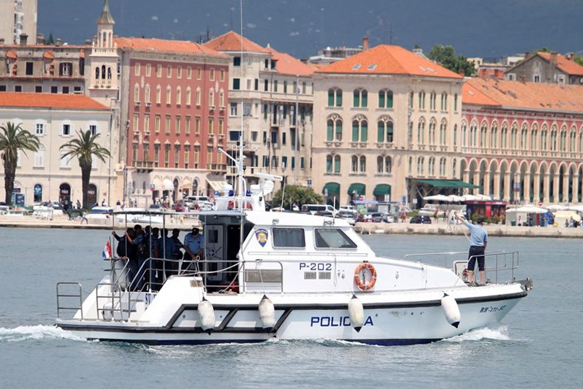 Uhapšen kapetan broda koji se pun putnika zabio u obalu, bio pijan