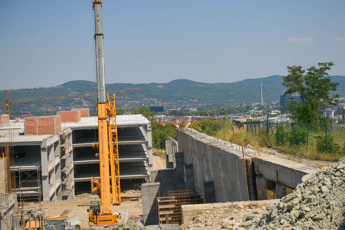 UKC RS: Pukotina oko zida sanirana, Gradska uprava: Mjere samo kozmetičke