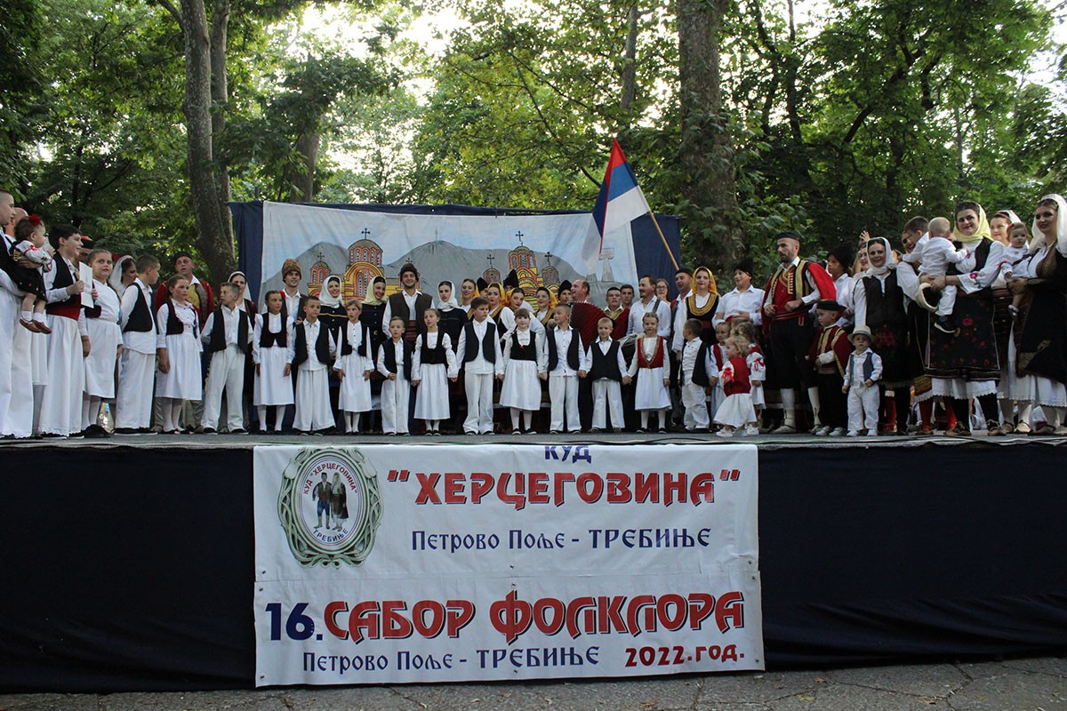 Veče folklora na trebinjskom Trgu slobode