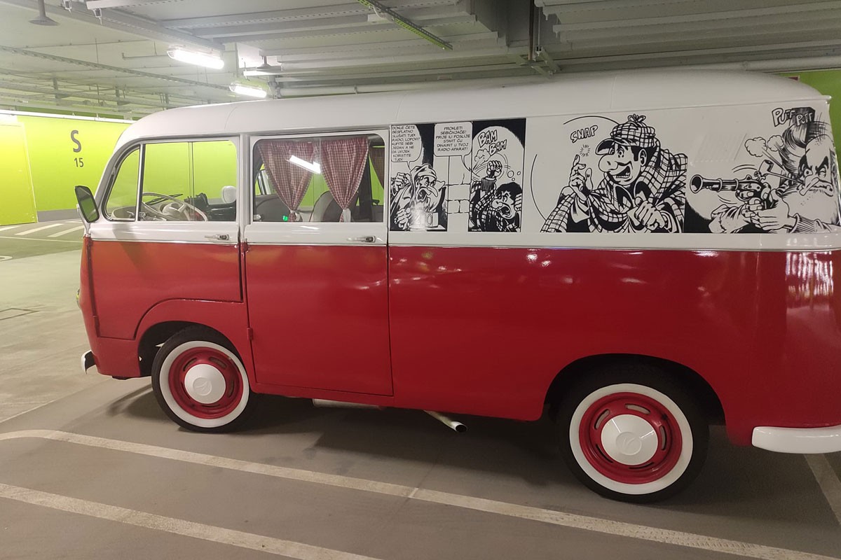 Kombi Alana Forda krstari putevima