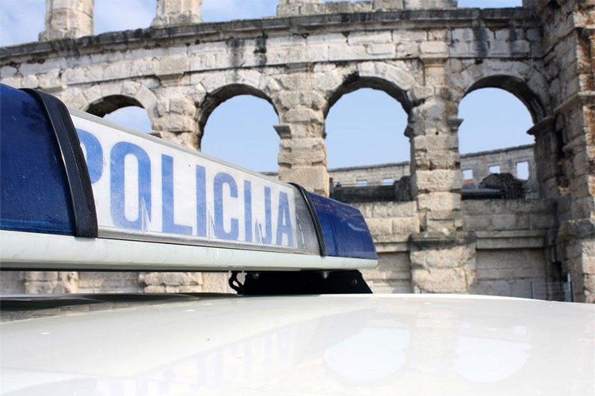 Drogiran ostavio dijete u automobilu usred noći