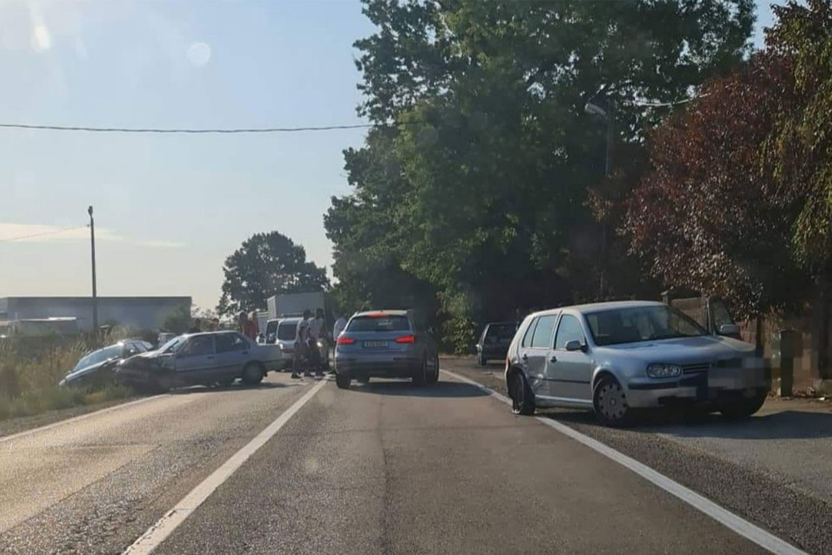 Troje lakše povrijeđenih u sudaru tri auta, među njima maloljetnica