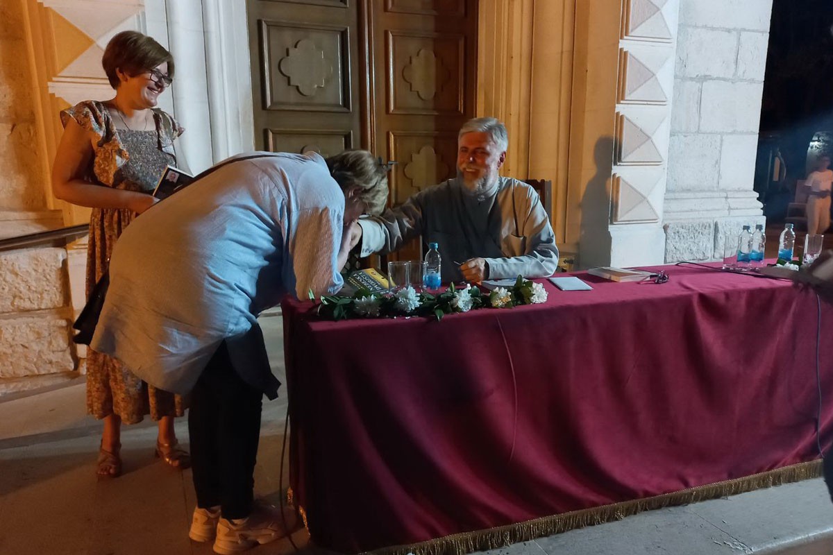 Nova knjiga vladike Grigorija govori o ljepoti i stradanju