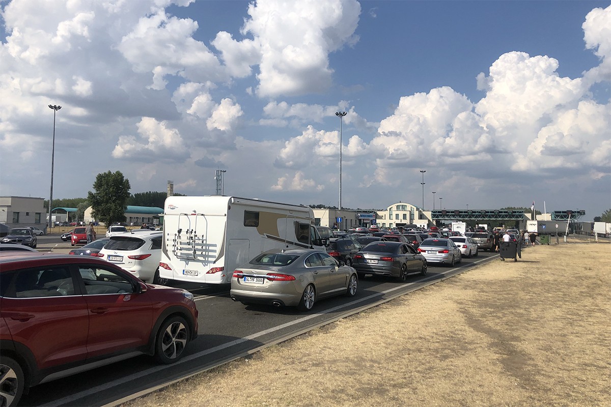 Na Horgošu kolona duga četiri kilometra