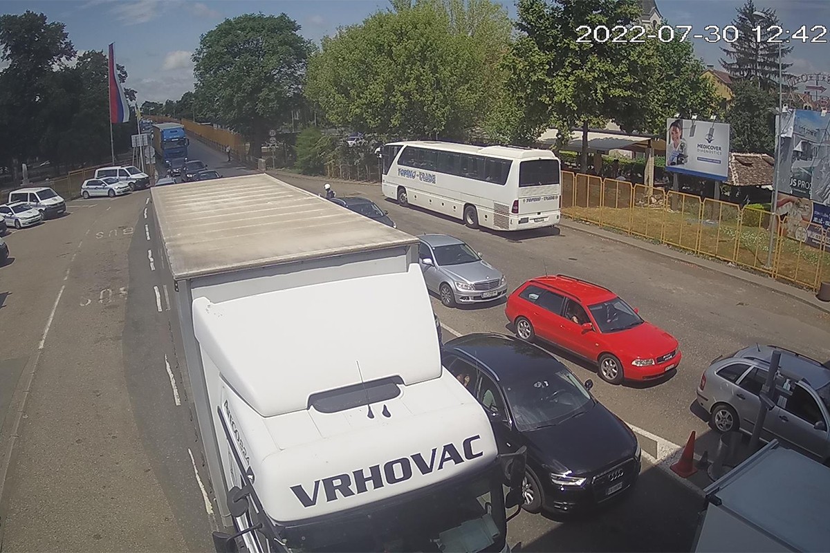 Gužve na više graničnih prelaza u BiH, vozači oprez