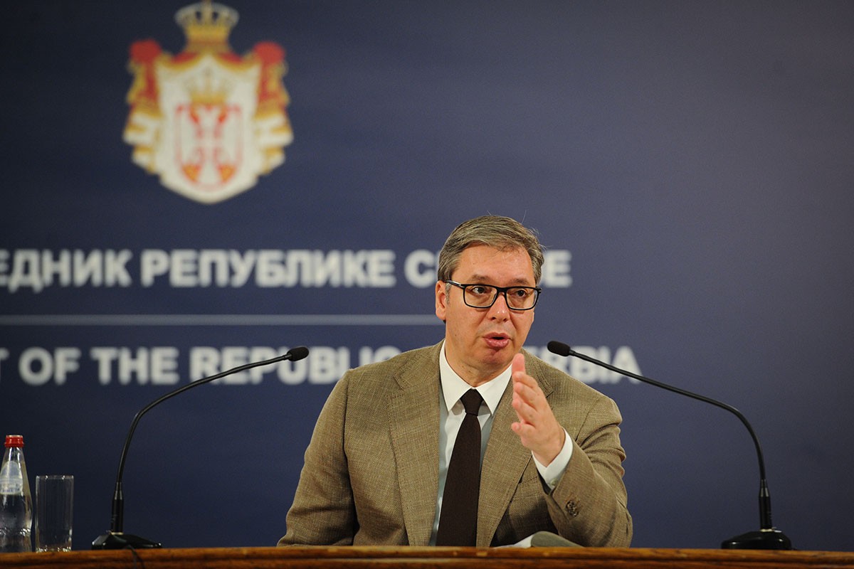 Vučić o stanju na KiM: Poslali su jedinice na Jarinje i Brnjak