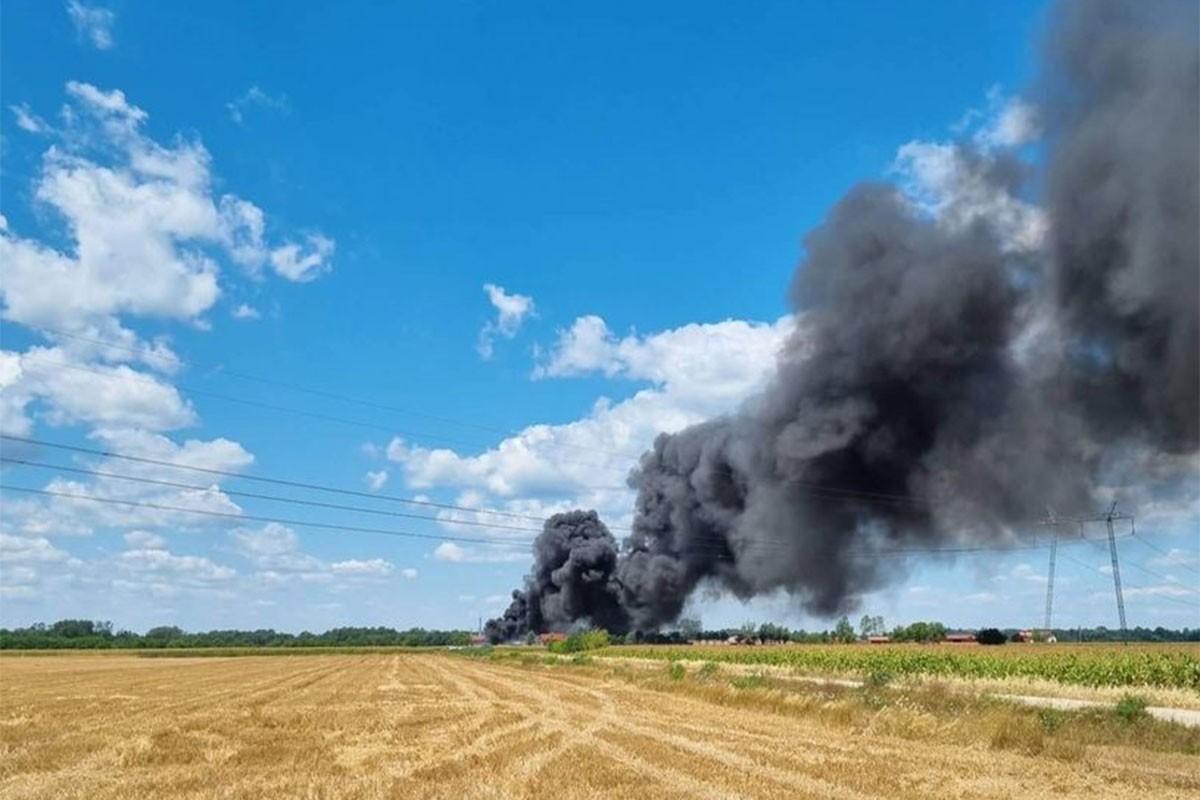 Veliki požar u firmi kod Bijeljine