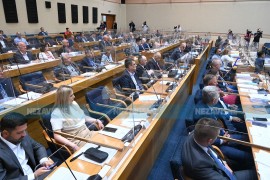 Stranke izgubile poslanike, a i dalje uzimaju novac