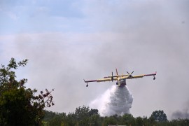 Požar na plaži Zrće na Pagu, bura otežava gašenje