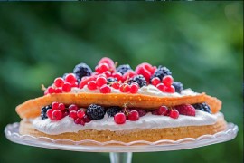 Torta s ljetnim voćem