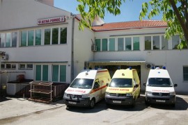 Detalji tragedije: Okretao se autom ispred kuće pa pregazio sina