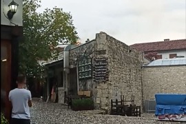 Grom udario u drvo u Mostaru i izazvao požar
