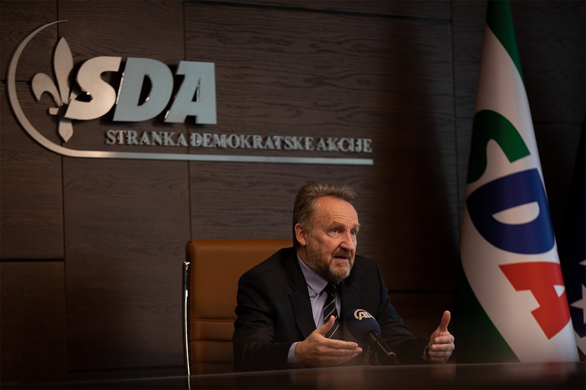 Oštre reakcije iz RS: Dok Srbija gradi, Izetbegović mlade mijenja robotima