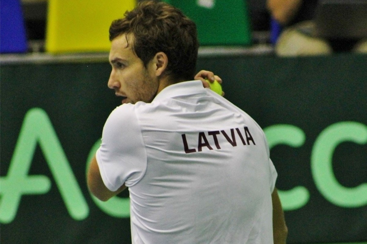 Gulbis gađao rivala reketom