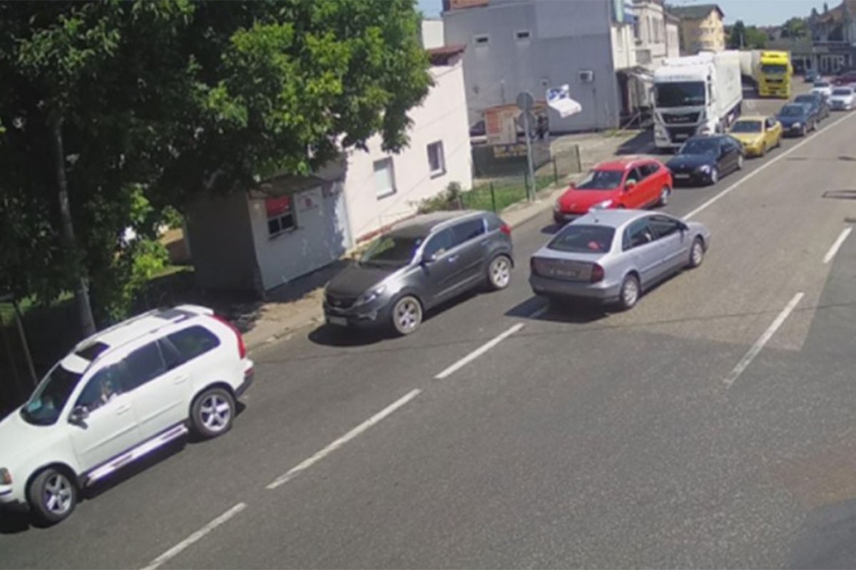 Gužve na više prelaza prema Hrvatskoj i Crnoj Gori