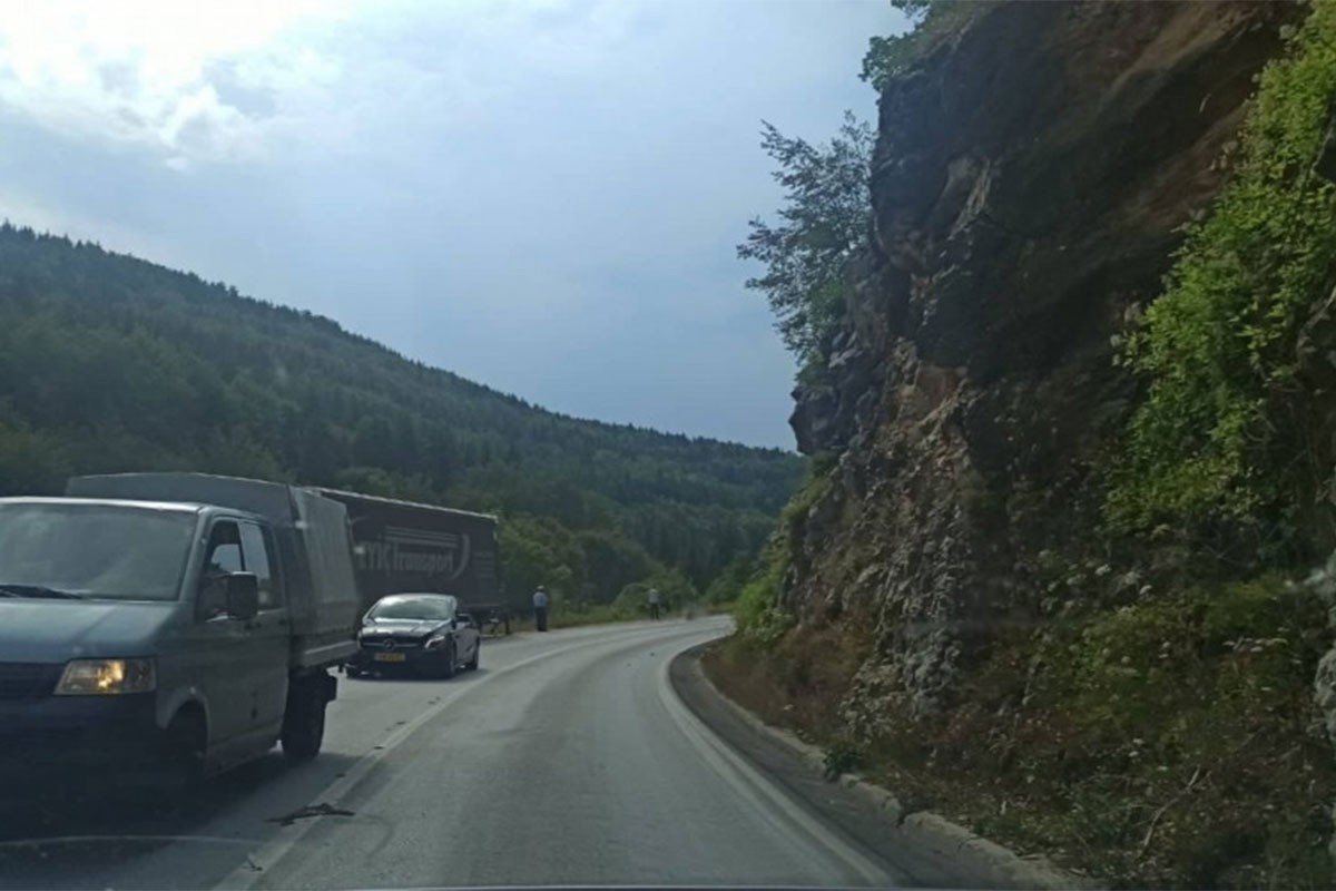 Četvoro povrijeđenih u sudaru tri vozila