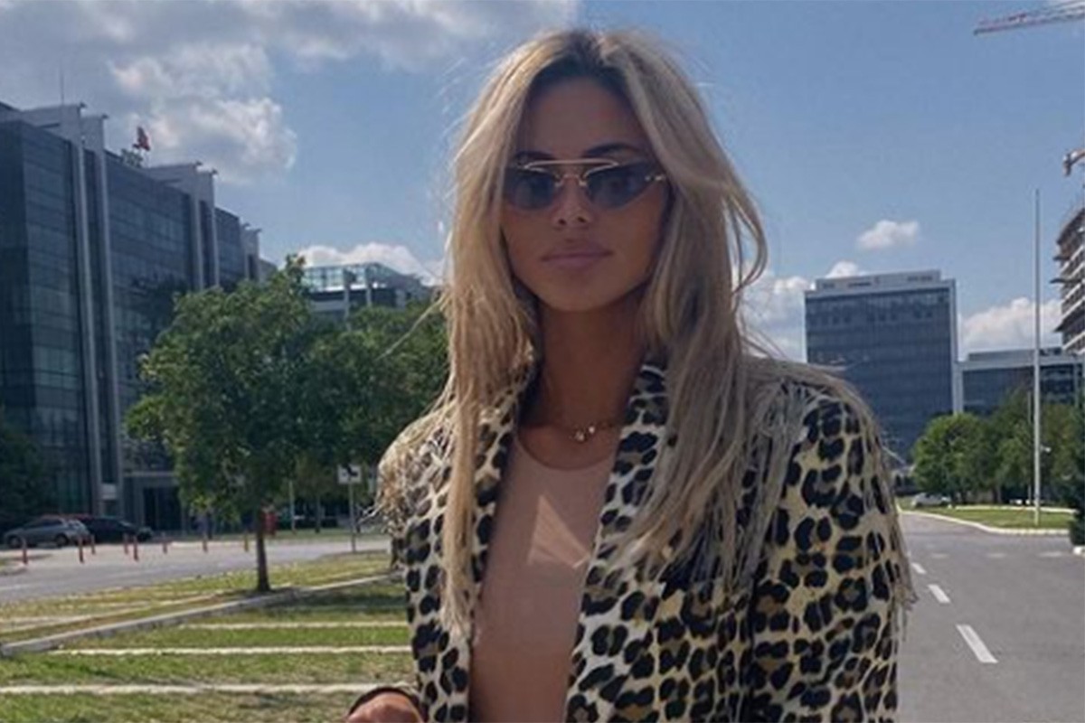 Milica Pavlović pozirala u elegantnoj haljini