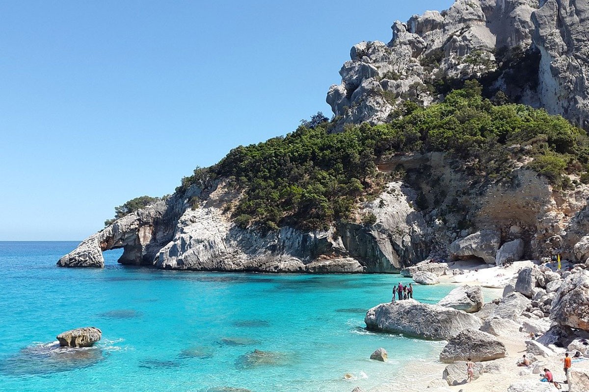 Krali pijesak i školjke sa plaža na Sardiniji