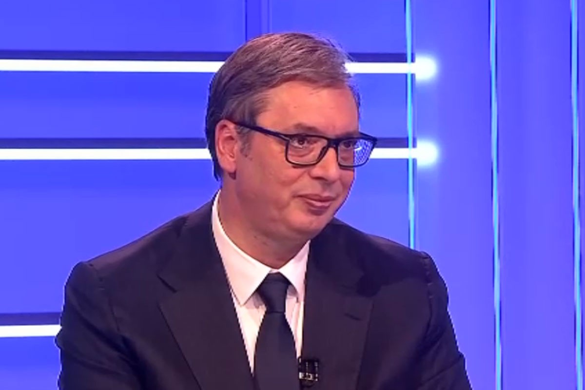 Vučić: Naša vojska mora biti jača