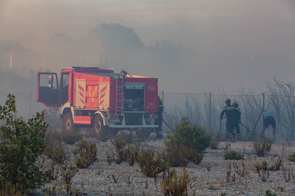 Vatrogasac povrijeđen tokom gašenja požara